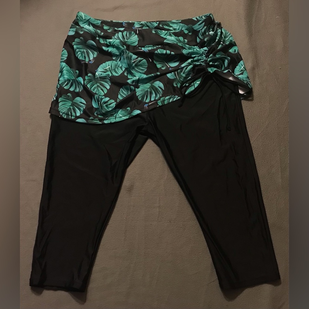 NWT Leoparts Skirted Swim Capris - Picture 1 of 11